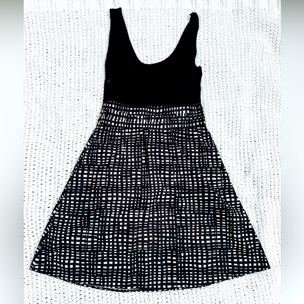 Size small Theory dress with pockets!